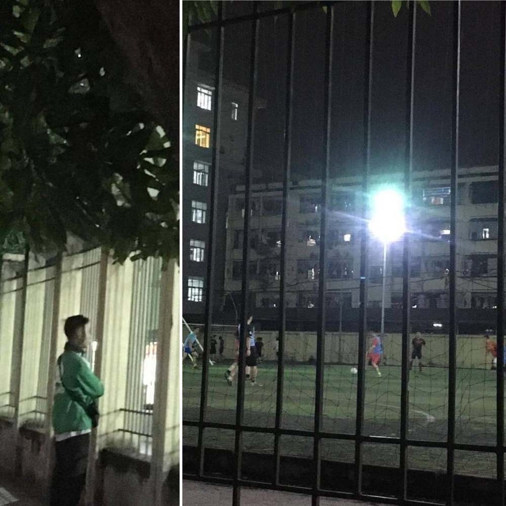 ‘Chạnh lòng’ tài xế công nghệ ngẩn ngơ nhìn vào sân bóng nhưng không thể tham gia vì mưu sinh 1 ‘Chạnh lòng’ tài xế công nghệ ngẩn ngơ nhìn vào sân bóng nhưng không thể tham gia vì mưu sinh 1