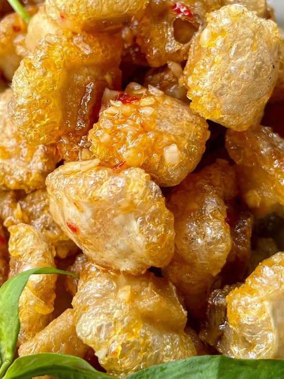 Khách tây ‘nằm mơ cũng thấy tóp mỡ' sau khi sống 2 năm tại TP. HCM 2 Khách tây ‘nằm mơ cũng thấy tóp mỡ' sau khi sống 2 năm tại TP. HCM 2