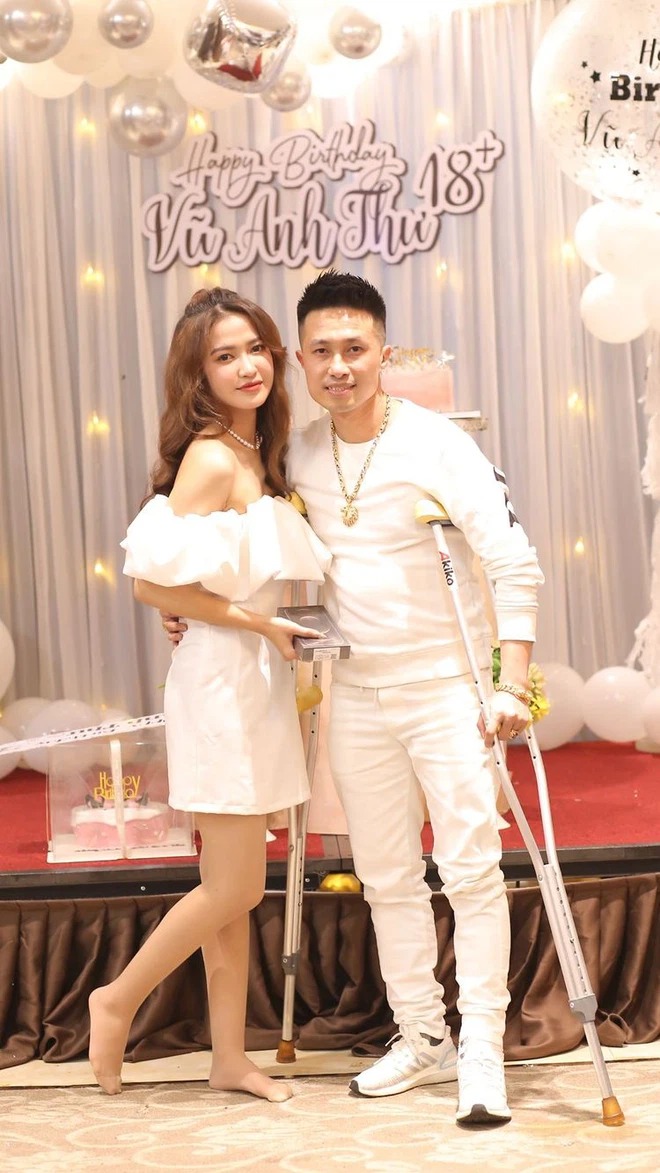 Gái xinh 2k3 có bố mẹ trẻ như ‘anh chị’, đã vậy lại còn tâm lý, gu thời trang ‘chất lừ’ 2 Gái xinh 2k3 có bố mẹ trẻ như ‘anh chị’, đã vậy lại còn tâm lý, gu thời trang ‘chất lừ’ 2