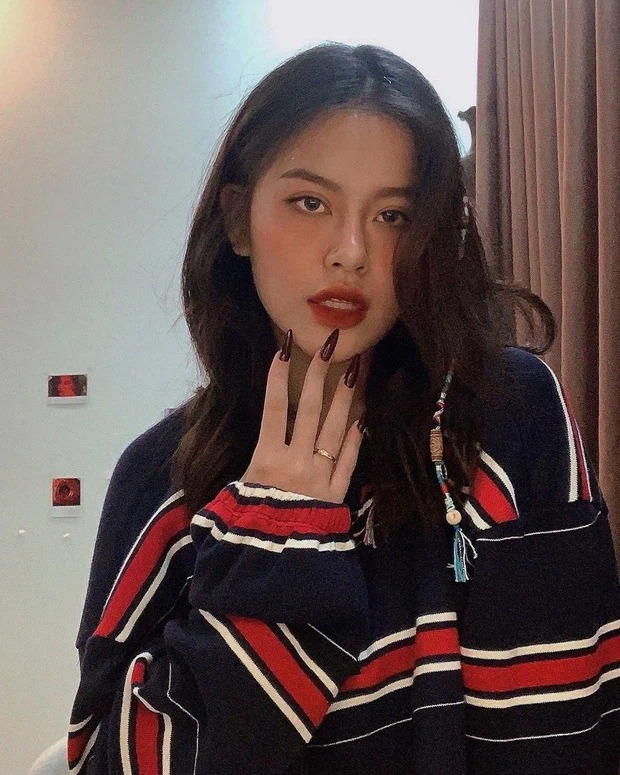 Nàng hot girl sinh năm 2k2 ít người biết của NS Kim Tử Long đã ‘lộ diện’ 1 Nàng hot girl sinh năm 2k2 ít người biết của NS Kim Tử Long đã ‘lộ diện’ 1