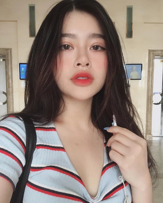 Nàng hot girl sinh năm 2k2 ít người biết của NS Kim Tử Long đã ‘lộ diện’ 3 Nàng hot girl sinh năm 2k2 ít người biết của NS Kim Tử Long đã ‘lộ diện’ 3