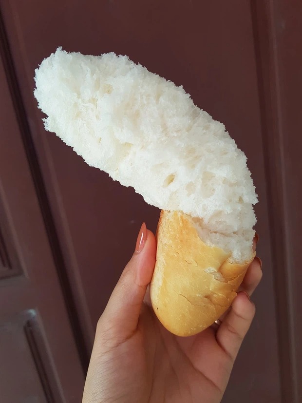 Người Việt có 2 cách ăn ‘bánh mì không’ dù ‘ngang ngược’ nhưng rất thuyết phục 2 Người Việt có 2 cách ăn ‘bánh mì không’ dù ‘ngang ngược’ nhưng rất thuyết phục 2