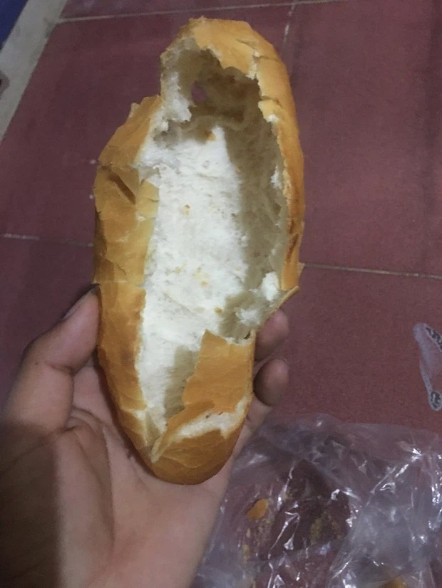 Người Việt có 2 cách ăn ‘bánh mì không’ dù ‘ngang ngược’ nhưng rất thuyết phục 1 Người Việt có 2 cách ăn ‘bánh mì không’ dù ‘ngang ngược’ nhưng rất thuyết phục 1
