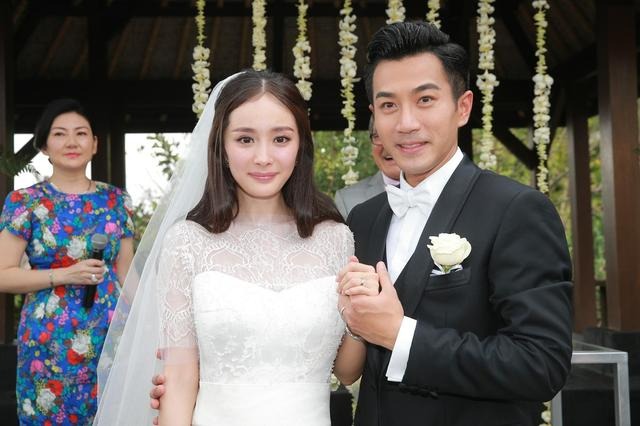 Showbiz hot 26/4: Vũ Khắc Tiệp 'gạ gẫm' Ngọc Trinh xây siêu biệt thự, Linh Ka khiến dân tình e dè vì phong cách 'chín ép' 4 Showbiz hot 26/4: Vũ Khắc Tiệp 'gạ gẫm' Ngọc Trinh xây siêu biệt thự, Linh Ka khiến dân tình e dè vì phong cách 'chín ép' 4