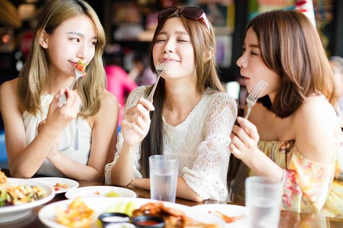 Phụ nữ sẽ ‘trẻ lâu, sống dai’ nếu thường xuyên tụ tập bạn bè 2 lần/tuần 2 Phụ nữ sẽ ‘trẻ lâu, sống dai’ nếu thường xuyên tụ tập bạn bè 2 lần/tuần 2