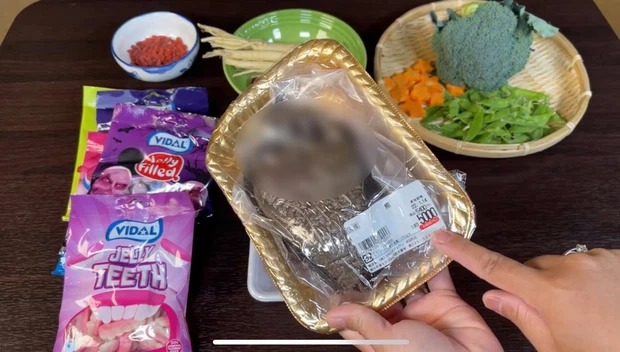 Phát hiện sự thật ‘rùng mình’ khi vào siêu thị Nhật nơi Quỳnh Trần JP mua chân gấu 1 Phát hiện sự thật ‘rùng mình’ khi vào siêu thị Nhật nơi Quỳnh Trần JP mua chân gấu 1