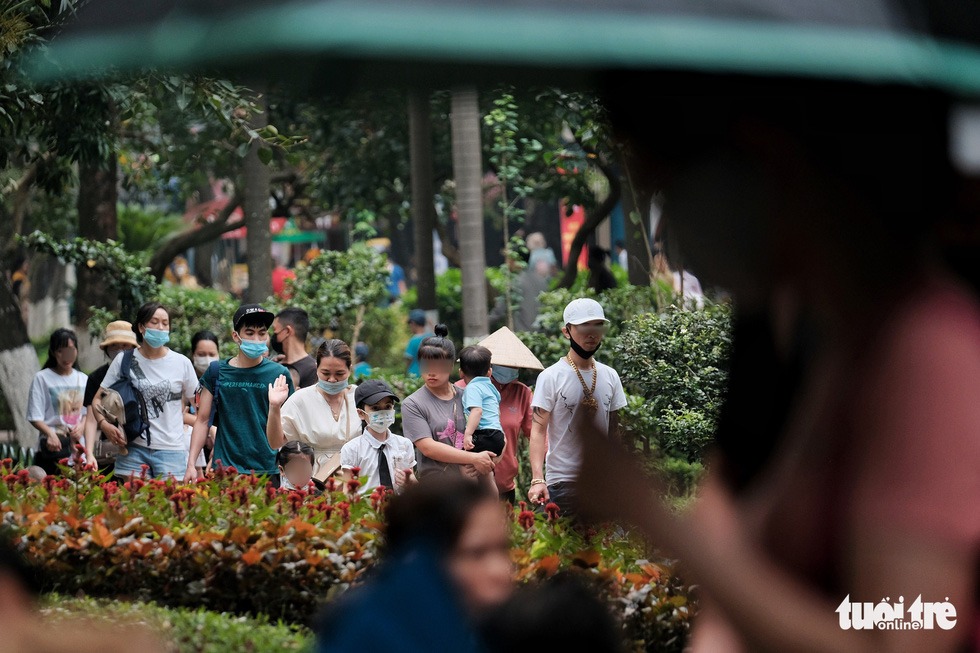 30/4 – 1/5: Công viên đông nghẹt người từ sáng sớm 1 30/4 – 1/5: Công viên đông nghẹt người từ sáng sớm 1