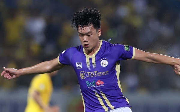 Trung vệ Thành Chung bị treo giò ở vòng 10 V-League Trung vệ Thành Chung bị treo giò ở vòng 10 V-League