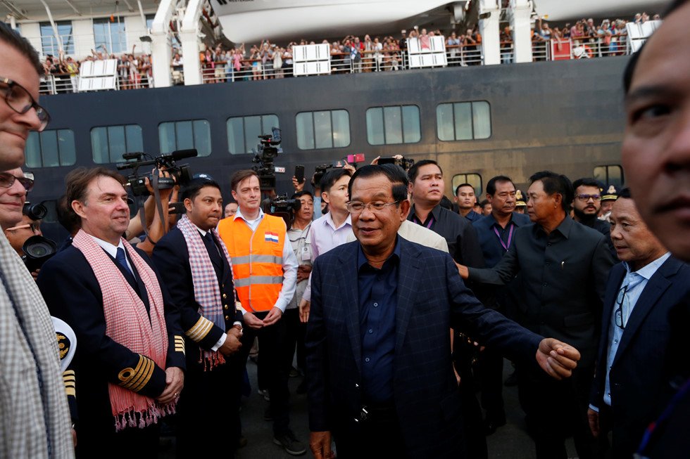 Campuchia cấm du thuyền chở khách cập cảng để phòng chống dịch Covid-19 1