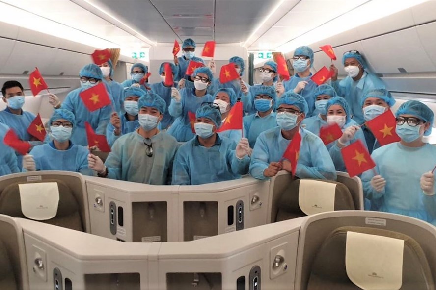 Vietnam Airlines miễn phí vé cho bác sĩ, y tá làm nhiệm vụ chống dịch Covid-19 1