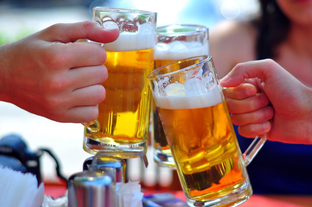 Mức phạt chính thức áp dụng khi bán bia cho người dưới 18 tuổi từ 15/10 1