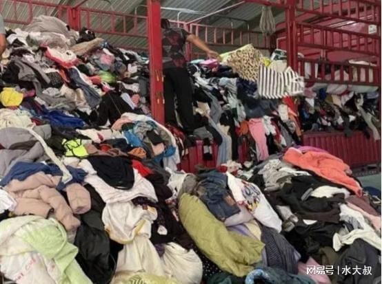 Quần áo cũ chất đống trong nhà vừa tốn không gian, lãng phí năng lượng của bạn. Ảnh minh họa: Internet Quần áo cũ chất đống trong nhà vừa tốn không gian, lãng phí năng lượng của bạn. Ảnh minh họa: Internet