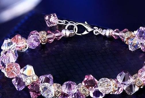 Trắc nghiệm: Chọn chiếc vòng yêu thích, biết ngay năm nay thăng chức hay vẫn giậm chân tại chỗ - Ảnh 1 Trắc nghiệm: Chọn chiếc vòng yêu thích, biết ngay năm nay thăng chức hay vẫn giậm chân tại chỗ - Ảnh 1