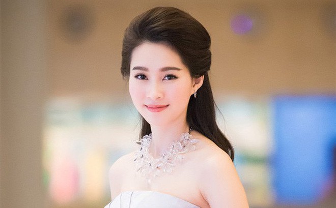 Hoa hậu Đặng Thu Thảo nổ 'visual' với bức ảnh khoe vai trần gợi cảm 4 Hoa hậu Đặng Thu Thảo nổ 'visual' với bức ảnh khoe vai trần gợi cảm 4