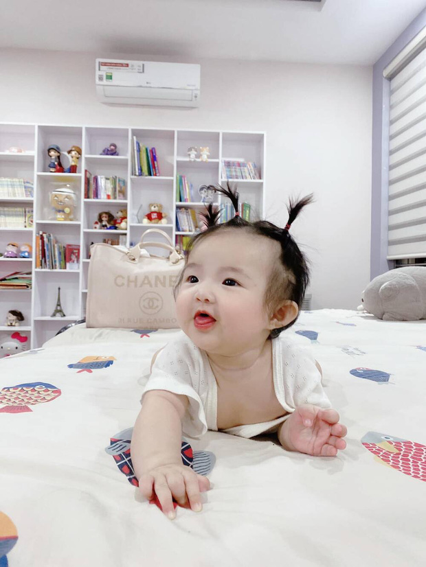Đông Nhi tạo kiểu tóc mới cho con gái và cái kết khiến dân tình cười nghiêng ngả 1 Đông Nhi tạo kiểu tóc mới cho con gái và cái kết khiến dân tình cười nghiêng ngả 1