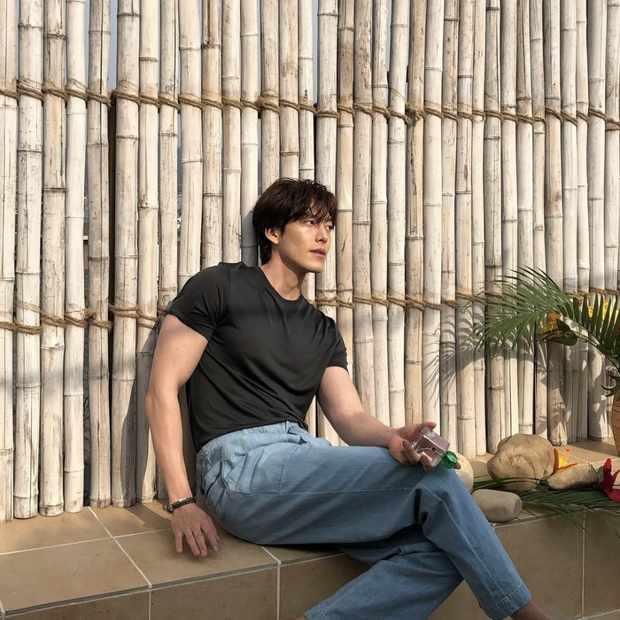 Kim Won Bin khoe cơ thể vạm vỡ, khuôn mặt nam tính trong loạt ảnh tạp chí 1 Kim Won Bin khoe cơ thể vạm vỡ, khuôn mặt nam tính trong loạt ảnh tạp chí 1