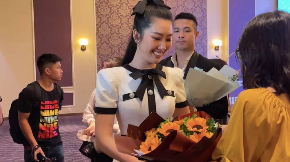 Trương Thế Vinh luôn đi sau hộ tống cô nàng Trương Thế Vinh luôn đi sau hộ tống cô nàng