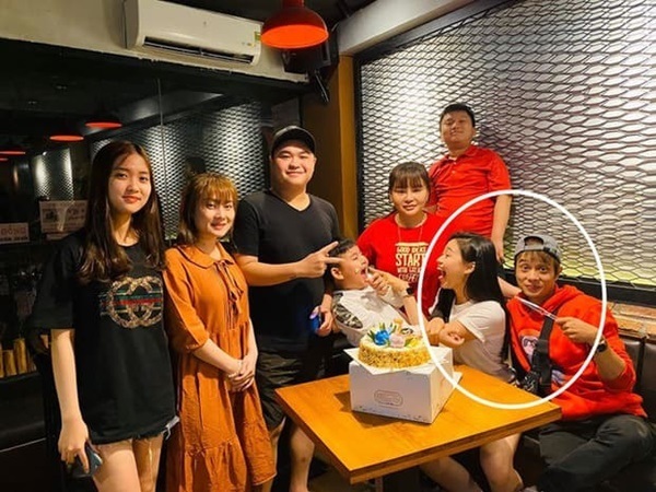 Tuấn Dũng - Lê Lộc vô tư dựa đầu vào nhau ngủ, dân tình tích cực 'đẩy thuyền' 5 Tuấn Dũng - Lê Lộc vô tư dựa đầu vào nhau ngủ, dân tình tích cực 'đẩy thuyền' 5