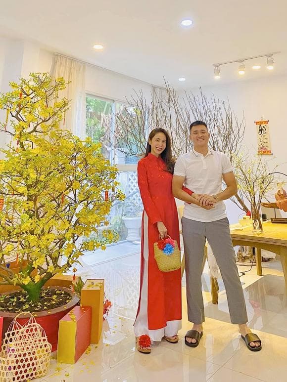 Thủy Tiên - Công Vinh được nhiều khác giả mến mộ Thủy Tiên - Công Vinh được nhiều khác giả mến mộ