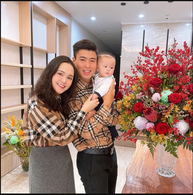 Nửa đêm vợ Duy Mạnh bất ngờ đăng trạng thái buồn bã khiến dân tình hoang mang 3 Nửa đêm vợ Duy Mạnh bất ngờ đăng trạng thái buồn bã khiến dân tình hoang mang 3