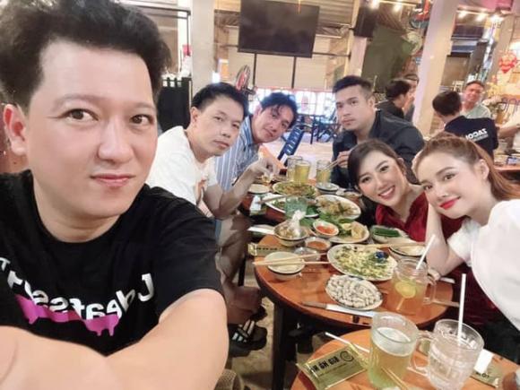 Thúy Ngân tình tứ bên cạnh Trương Thế Vinh trong ngày sinh nhật khiến netizen rần rần 2 Thúy Ngân tình tứ bên cạnh Trương Thế Vinh trong ngày sinh nhật khiến netizen rần rần 2