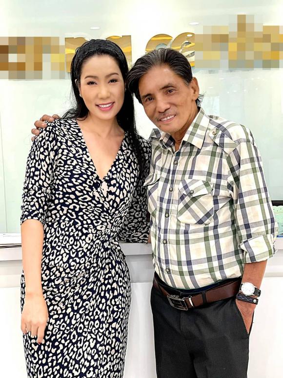 Diện mạo khác lạ của nghệ sĩ Thương Tín sau khi được Trịnh Kim Chi đưa đi làm răng sứ 3 Diện mạo khác lạ của nghệ sĩ Thương Tín sau khi được Trịnh Kim Chi đưa đi làm răng sứ 3