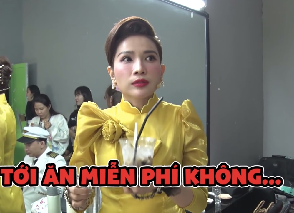 Khả Như 'ê mặt' khi bị Trường Giang tố thường xuyên 'ăn chùa' 2 Khả Như 'ê mặt' khi bị Trường Giang tố thường xuyên 'ăn chùa' 2