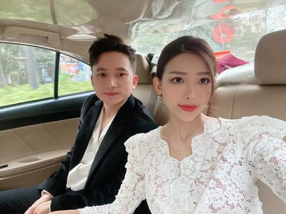 Rò rỉ ảnh thiệp cưới của Phan Mạnh Quỳnh và bạn gái Khánh Vy - Ảnh 1 Rò rỉ ảnh thiệp cưới của Phan Mạnh Quỳnh và bạn gái Khánh Vy - Ảnh 1