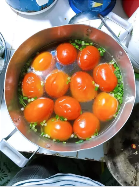 Nấu canh cà chua khi ra mắt nhà bạn trai, cô gái khiến dân mạng 'cạn lời' 1 Nấu canh cà chua khi ra mắt nhà bạn trai, cô gái khiến dân mạng 'cạn lời' 1