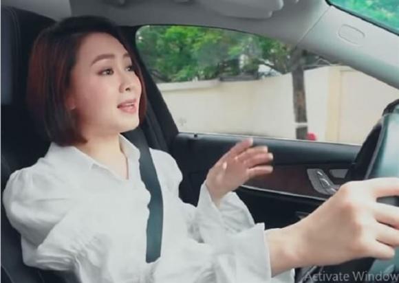 Gây tranh cãi khi vừa lái xe vừa quay vlog, Hồng Diễm lên tiếng đính chính 2