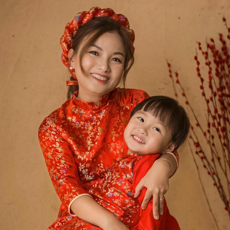 Quỳnh Trần JP gây tranh cãi khi xưng 'mày - tao' với con 3 Quỳnh Trần JP gây tranh cãi khi xưng 'mày - tao' với con 3