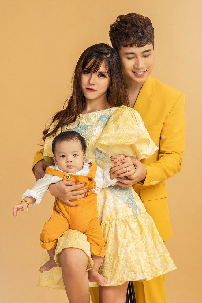 Huy Cung bị chỉ trích cạn tình khi xóa hết ảnh con trai, vợ cũ lên tiếng bênh vực 2 Huy Cung bị chỉ trích cạn tình khi xóa hết ảnh con trai, vợ cũ lên tiếng bênh vực 2