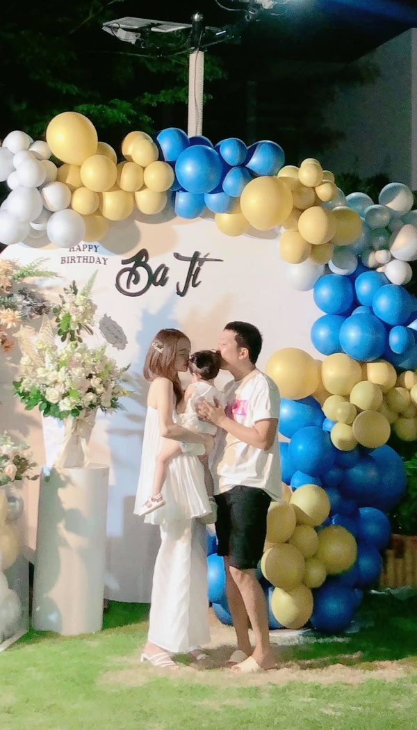 Hết ông xã Trường Giang đến em gái ruột bênh vực Nhã Phương về ồn ào bị tố 'mắc bệnh ngôi sao' 3 Hết ông xã Trường Giang đến em gái ruột bênh vực Nhã Phương về ồn ào bị tố 'mắc bệnh ngôi sao' 3