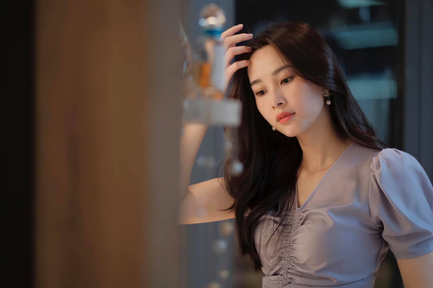 Hoa hậu Đặng Thu Thảo khoe ảnh ông xã chụp, dân mạng khen hết lời vì giống poster phim 2 Hoa hậu Đặng Thu Thảo khoe ảnh ông xã chụp, dân mạng khen hết lời vì giống poster phim 2