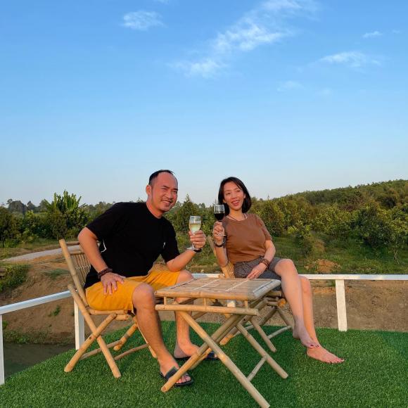 Tiến Luật bất ngờ tung ảnh ngọt ngào 'nịnh' bà xã Thu Trang khiến dàn sao Việt thi nhau vào 'cà khịa' 3 Tiến Luật bất ngờ tung ảnh ngọt ngào 'nịnh' bà xã Thu Trang khiến dàn sao Việt thi nhau vào 'cà khịa' 3
