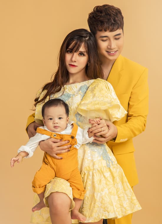 Vừa mới xác nhận ly hôn Huy Cung, Mỹ Linh đã thay avatar mặc váy cưới khiến netizen ngỡ ngàng 1 Vừa mới xác nhận ly hôn Huy Cung, Mỹ Linh đã thay avatar mặc váy cưới khiến netizen ngỡ ngàng 1