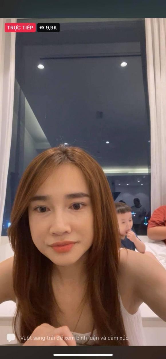 Nhã Phương livestream sau ồn ào bị tố mắc bệnh ngôi sao, tiết lộ nỗi lo lắng sau khi sinh con 3 Nhã Phương livestream sau ồn ào bị tố mắc bệnh ngôi sao, tiết lộ nỗi lo lắng sau khi sinh con 3