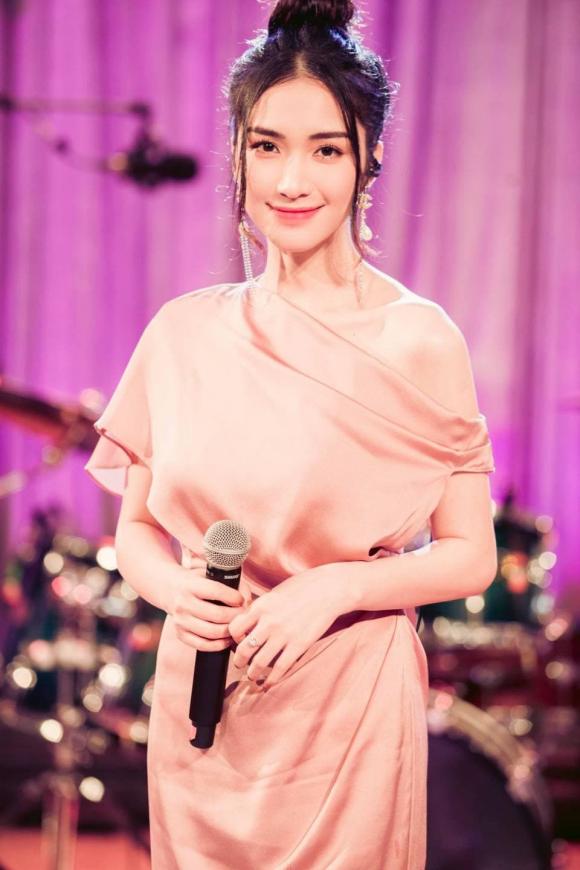 Hòa Minzy ủng hộ quê hương Bắc Ninh 100 triệu đồng phòng chống Covid-19 1 Hòa Minzy ủng hộ quê hương Bắc Ninh 100 triệu đồng phòng chống Covid-19 1