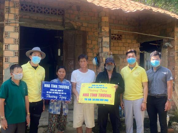 Hoài Linh hoàn thành di nguyện của cố NS Chí Tài: Dùng tiền phúng điếu xây nhà tình thương cho người nghèo 2 Hoài Linh hoàn thành di nguyện của cố NS Chí Tài: Dùng tiền phúng điếu xây nhà tình thương cho người nghèo 2