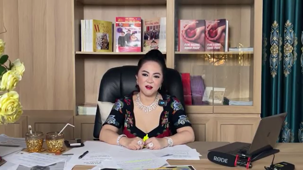 Đại gia Phương Hằng réo tên Cát Phượng và nói thậm tệ vụ kéo đến nhà dằn mặt gymer Duy Nguyễn 4 Đại gia Phương Hằng réo tên Cát Phượng và nói thậm tệ vụ kéo đến nhà dằn mặt gymer Duy Nguyễn 4