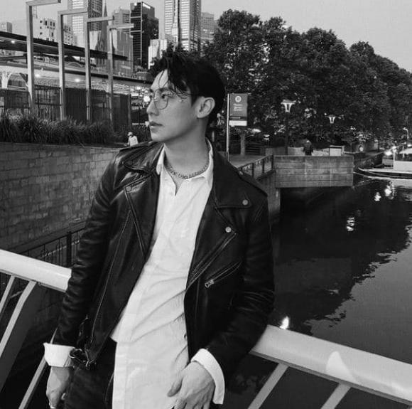 Bất ngờ thân hình phát tướng của Rocker Nguyễn sau thời gian gầy gò tiều tụy 2 Bất ngờ thân hình phát tướng của Rocker Nguyễn sau thời gian gầy gò tiều tụy 2