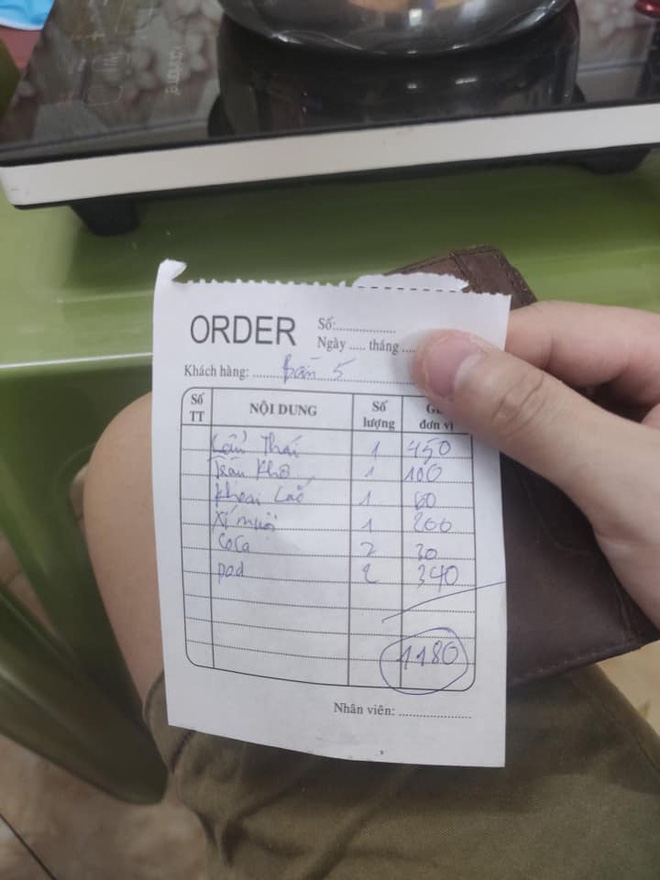 Hẹn hò qua mạng, chàng trai ngậm ngùi trả hóa đơn 1,2 triệu đồng trước sự biến mất không lời chào của cô gái 2 Hẹn hò qua mạng, chàng trai ngậm ngùi trả hóa đơn 1,2 triệu đồng trước sự biến mất không lời chào của cô gái 2