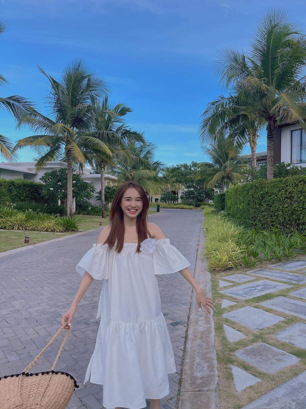 Khoe nhan sắc xinh đẹp đón tuổi mới, Nhã Phương bị nhắc nhở thân hình gầy gò đáng báo động 3 Khoe nhan sắc xinh đẹp đón tuổi mới, Nhã Phương bị nhắc nhở thân hình gầy gò đáng báo động 3