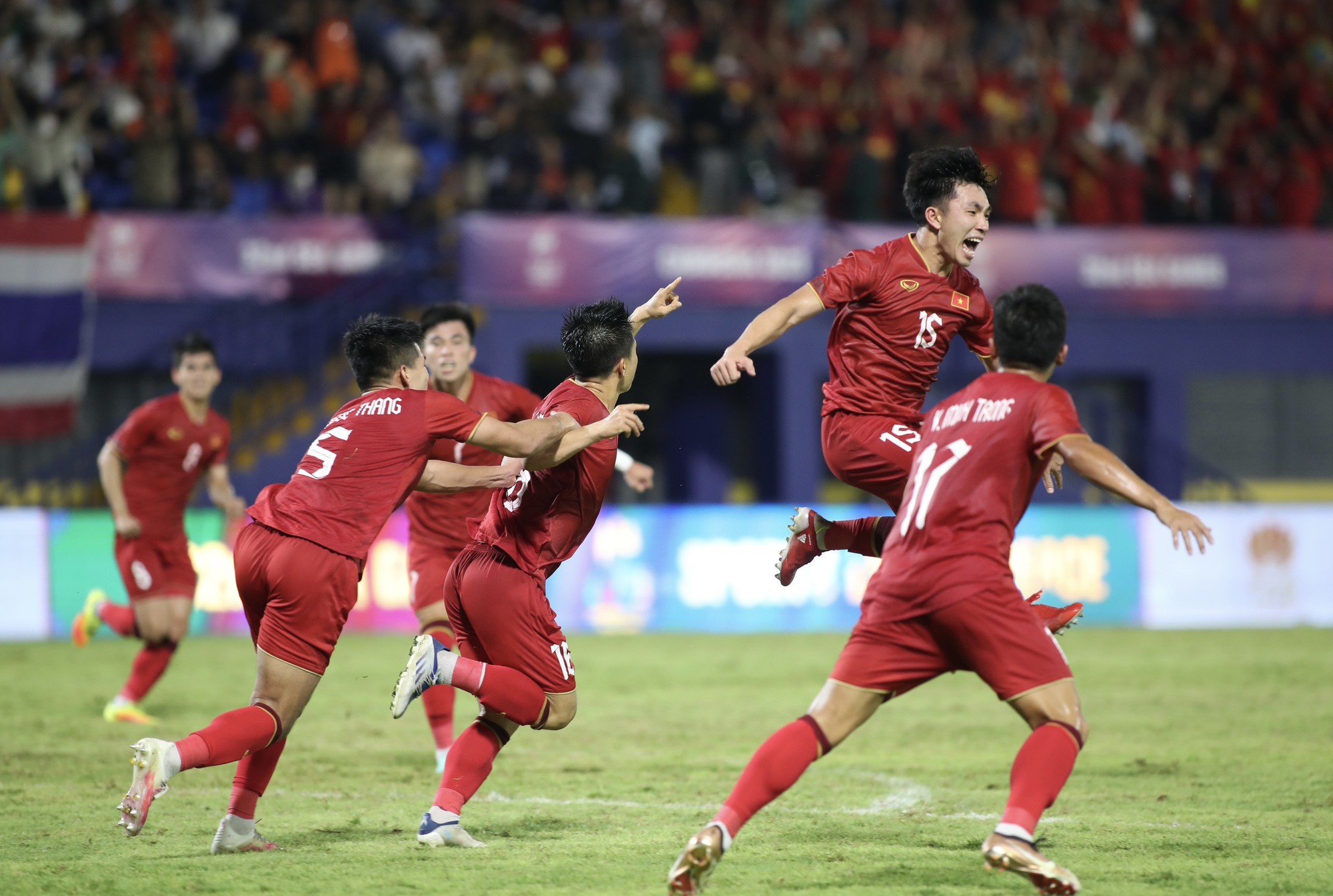 Trong khi U23 Việt Nam vẫn chưa tìm được quân xanh hợp lý. Ảnh: Quang Liêm Trong khi U23 Việt Nam vẫn chưa tìm được quân xanh hợp lý. Ảnh: Quang Liêm