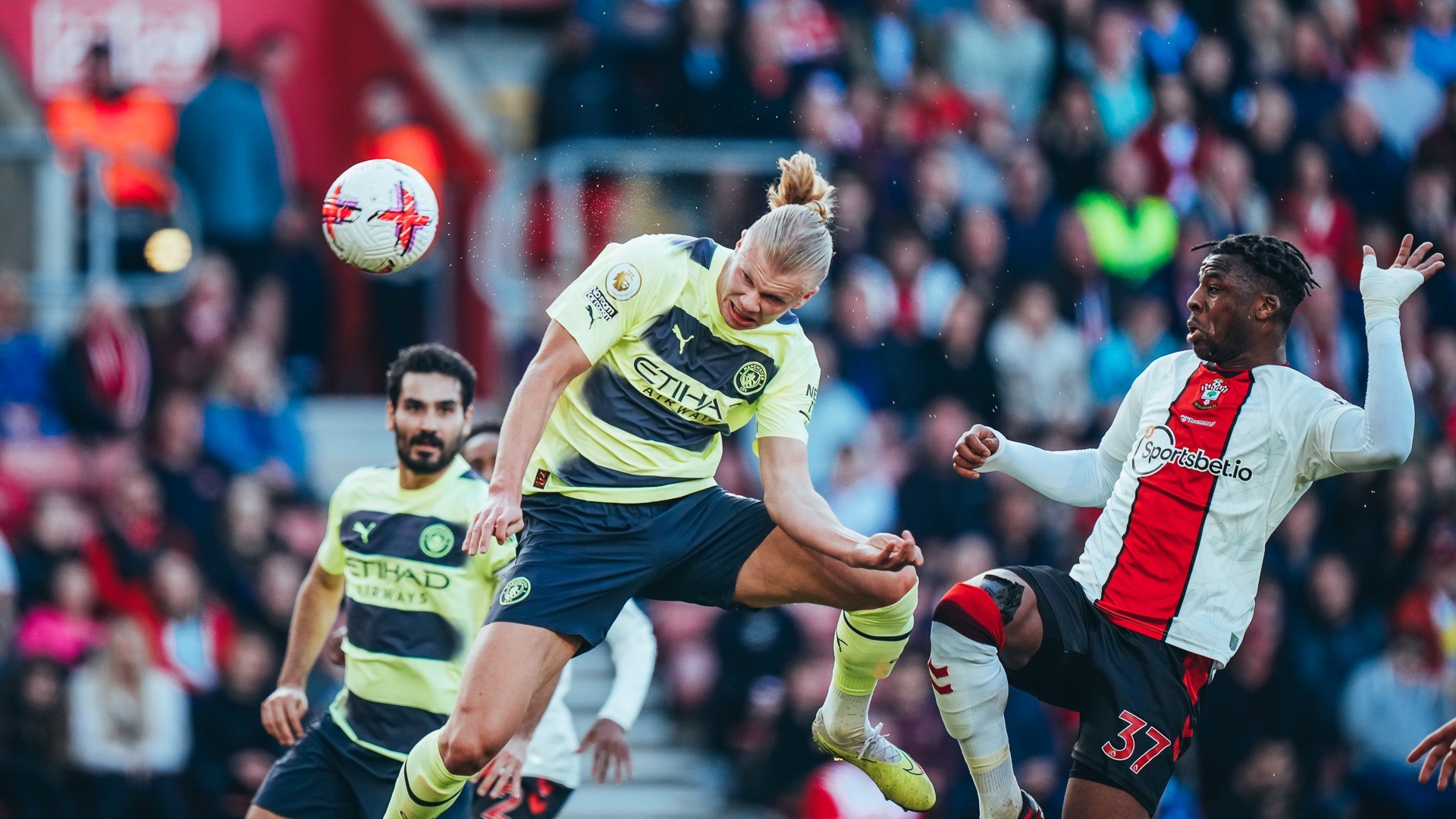 Không hổ danh Ngoại hạng Anh là giải đấu hấp dẫn nhất hành tinh. Ảnh: mancity.com Không hổ danh Ngoại hạng Anh là giải đấu hấp dẫn nhất hành tinh. Ảnh: mancity.com