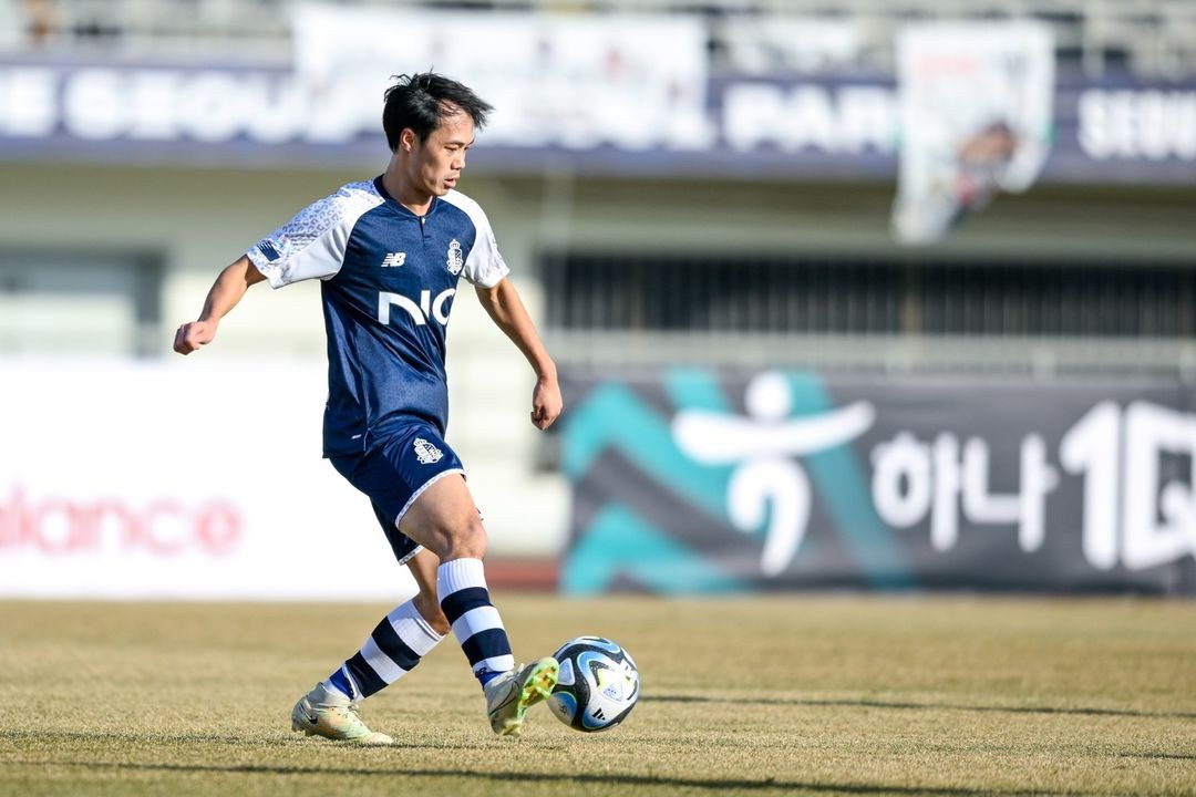 Văn Toàn được thi đấu thường xuyên trong lần đầu xuất ngoại. Ảnh: CLB Seoul E-Land. Văn Toàn được thi đấu thường xuyên trong lần đầu xuất ngoại. Ảnh: CLB Seoul E-Land.