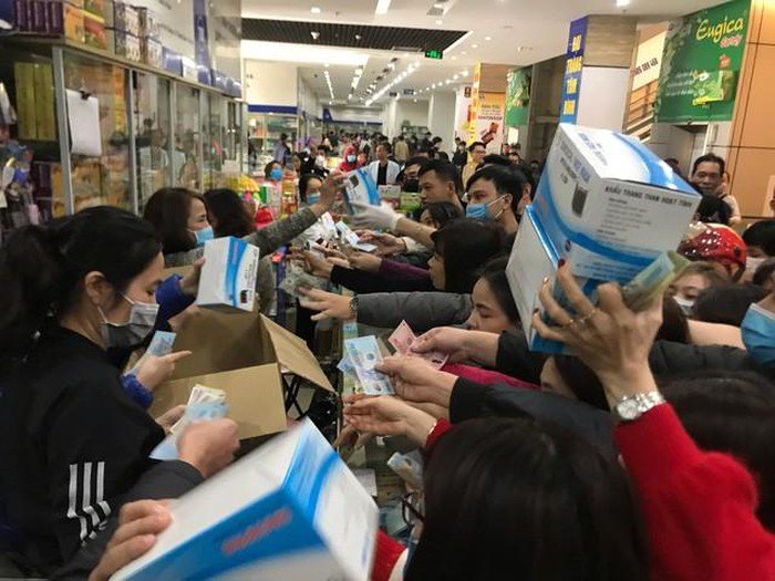 Nhiều hiệu thuốc găm hàng khẩu trang tại Hà Nội đã bị xử phạt 1