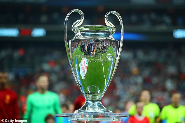 UEFA hoãn trận chung kết Cúp C1 và Europa League vô thời hạn  2