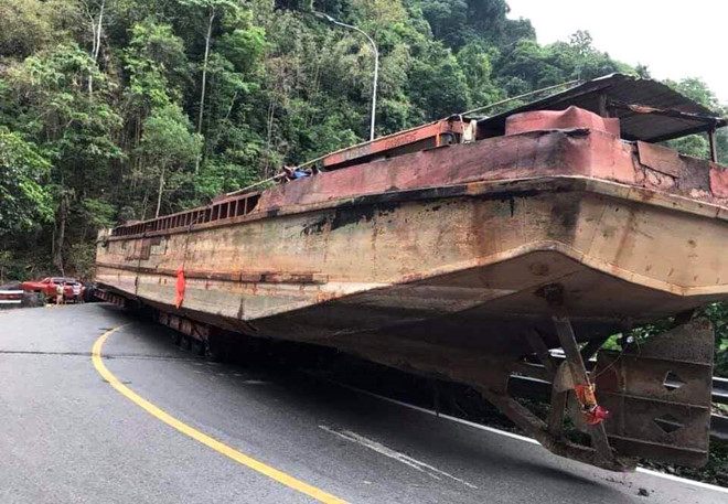 Xe đầu kéo chở thuyền 'khủng' gây tắc nghẽn đèo Bảo Lộc bị phạt hơn 90 triệu đồng  2