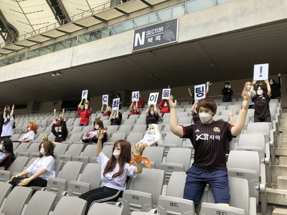 'Sân bóng ma' vì không có khán giả, đội bóng Hàn Quốc nghĩ ra cách chưa từng có để cổ vũ  1